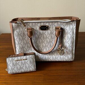 Michael Kors Off White/Brown Signature Coated Canvas Kellen
